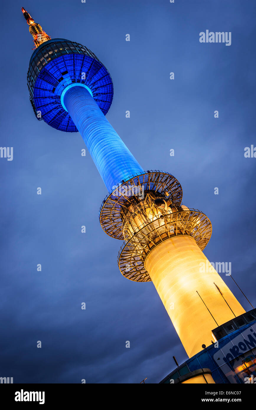 Séoul - le 17 février : La Tour N de Séoul le 17 février 2013 à Séoul, KR. Il marque le point le plus élevé dans la région de Séoul. Banque D'Images