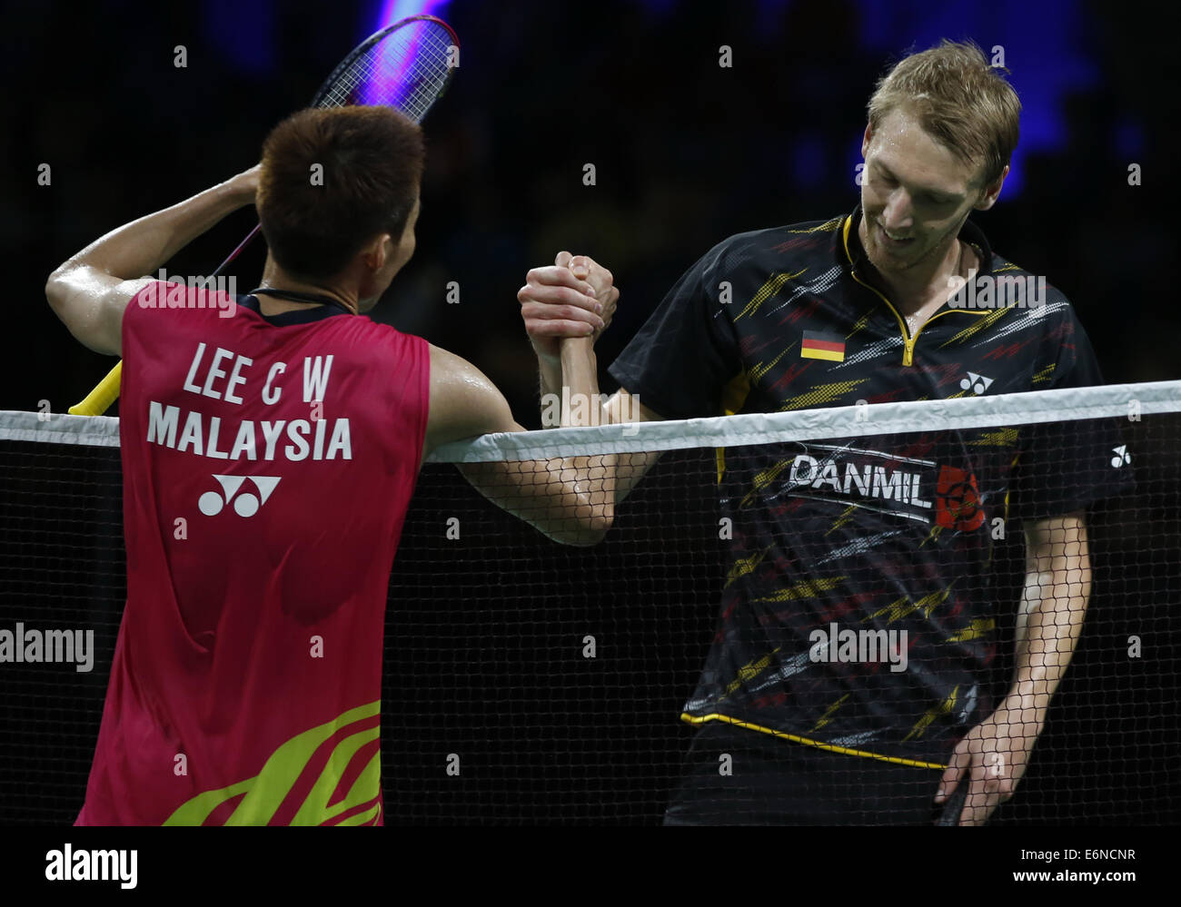 Copenhague, Danemark. 27 août, 2014. Chong Wei Lee (L) de la Malaisie accueille Dieter Domke d'Allemagne après leur masculin Journée 2 match le jour 3 de Li Ning BWF Championnats du Monde 2014 à Ballerup Super Arena de Copenhague, Danemark, le 27 août 2014. Chong Wei Lee a remporté 2-0(21-12, 21-9). © Wang Lili/Xinhua/Alamy Live News Banque D'Images