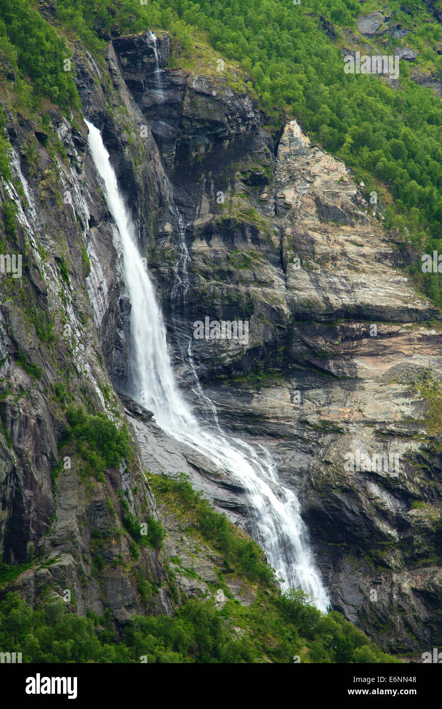 Du nord des Cascades fjords norvégiens. Banque D'Images