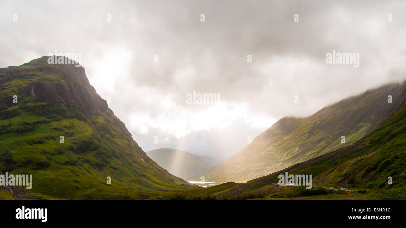 Ciel dramatique au-dessus de Scottish Highlands Banque D'Images