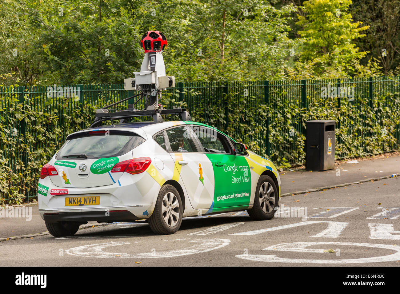 La voiture de Google Street View avec appareil photo sur le toit, Glasgow, Écosse, Royaume-Uni Banque D'Images