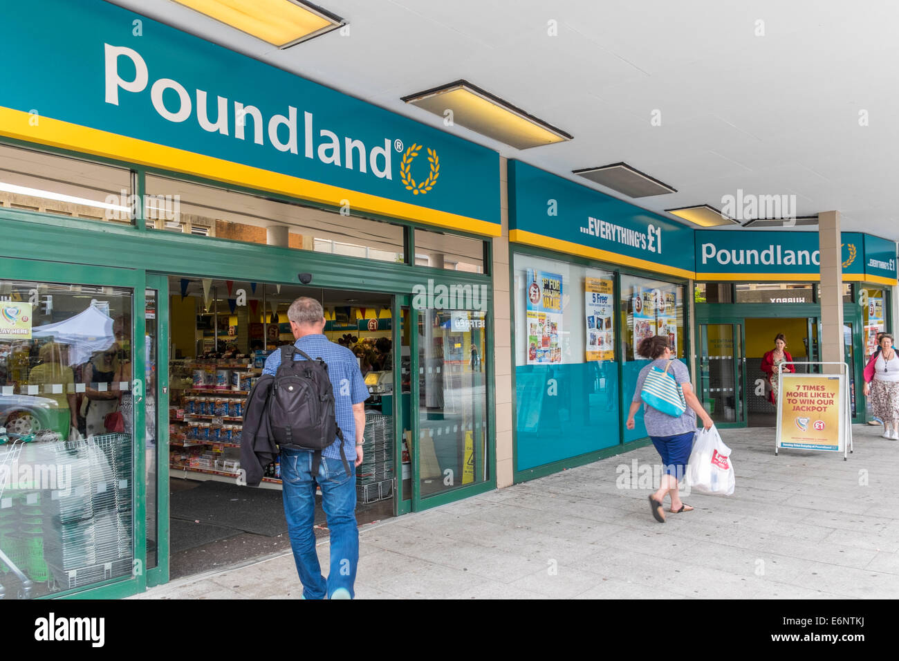 Poundland discount store, Exeter, Devon, Angleterre, Royaume-Uni Banque D'Images