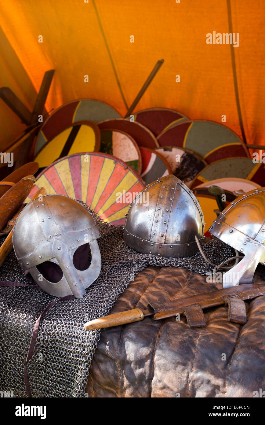 Armes et armures Viking à une reconstitution historique. UK Banque D'Images