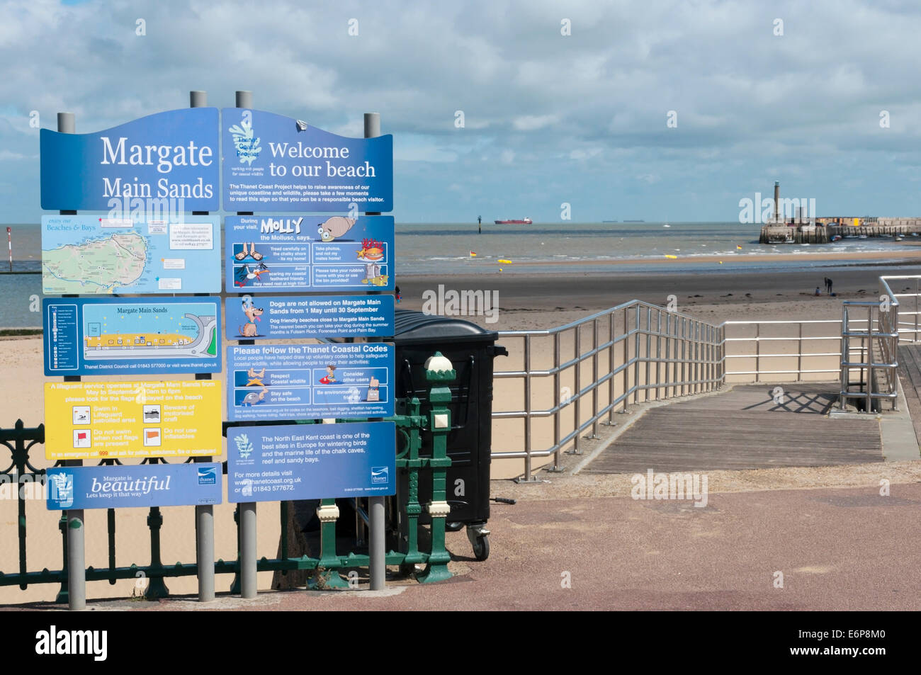 Signes en entrée de plage de Margate. Banque D'Images