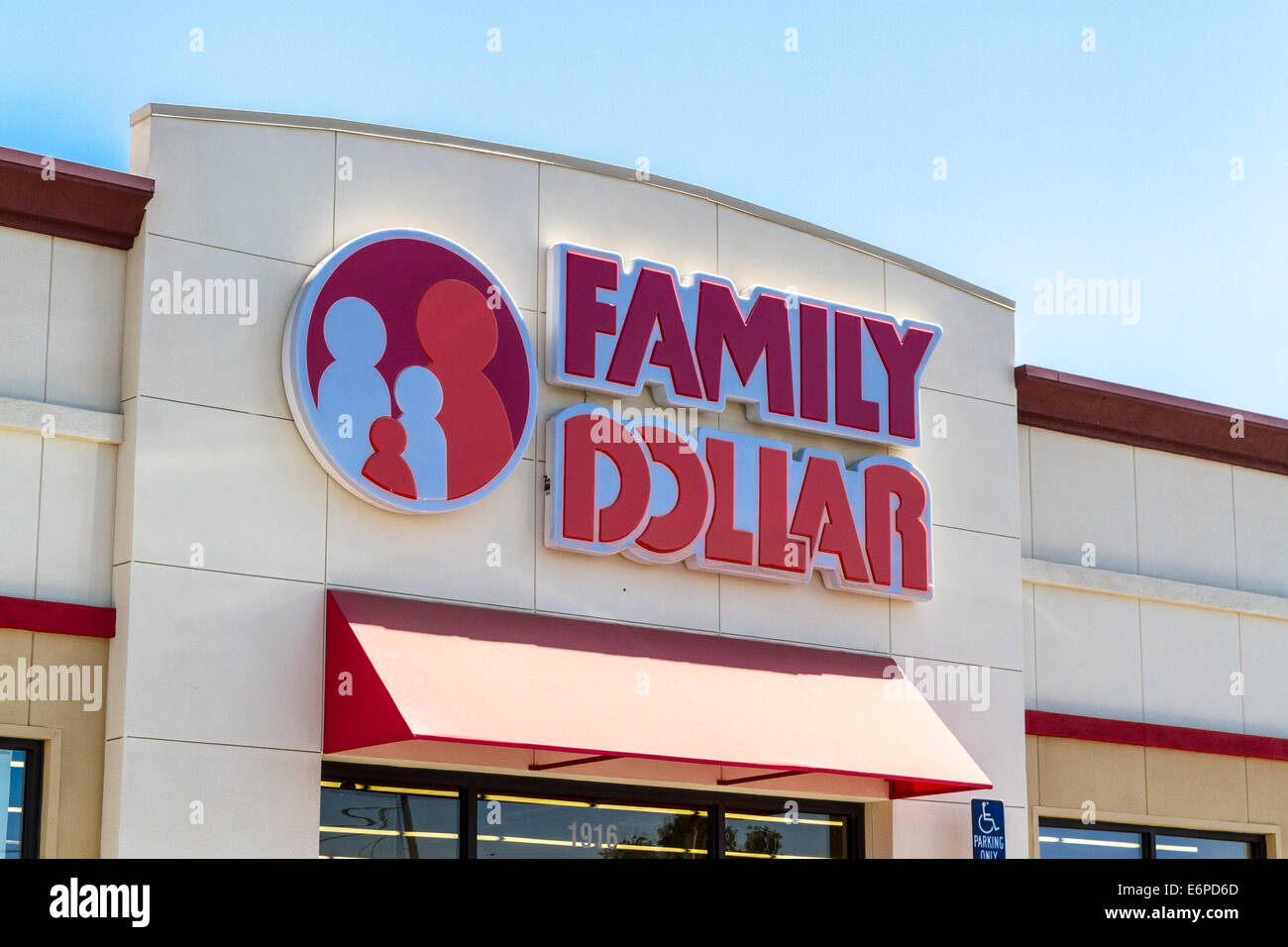 Une famille Dollar Store à Modesto en Californie USA Banque D'Images