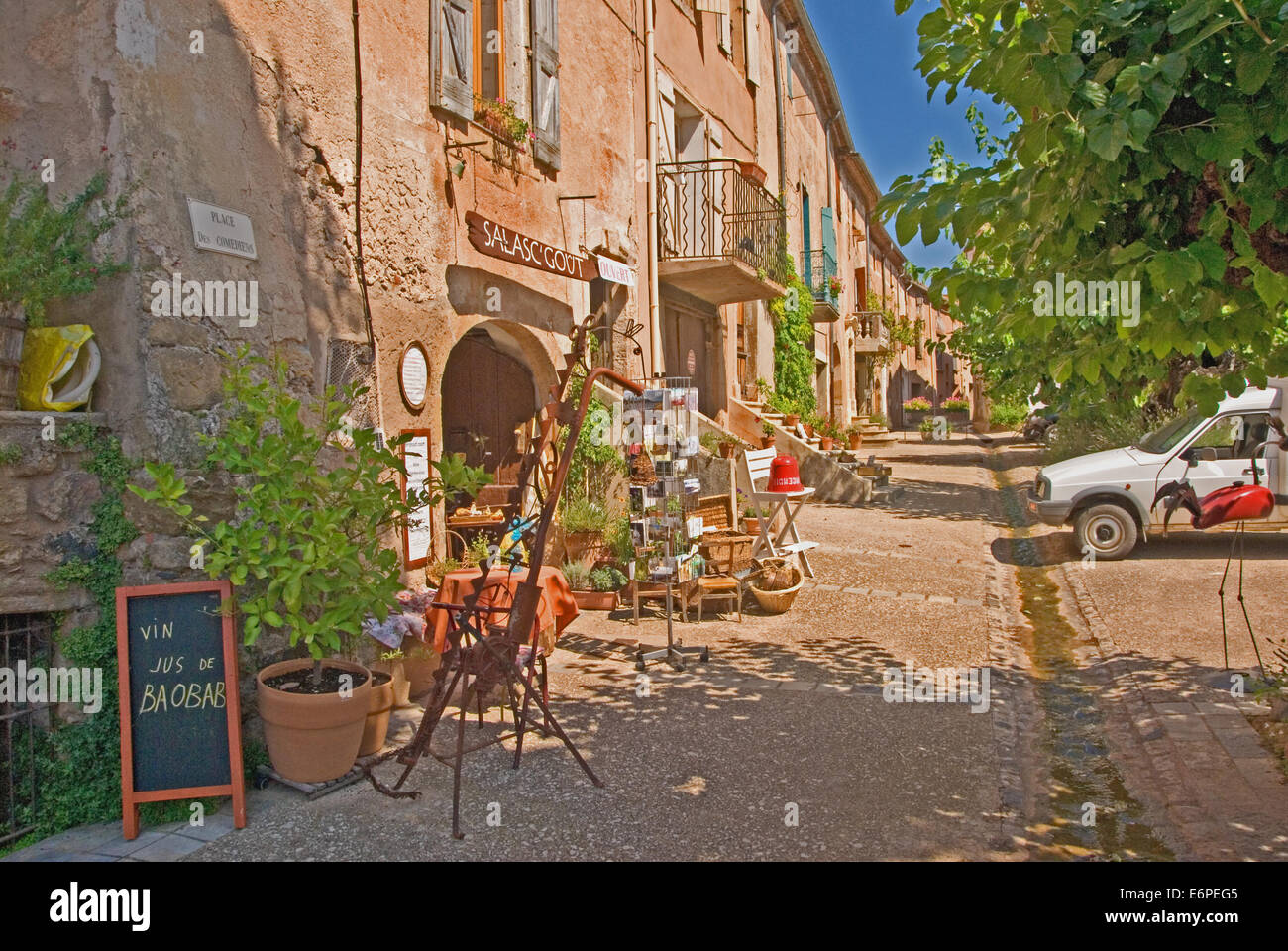 Salasc est un petit village pittoresque dans l'Hérault, et sur le bord du Massif Central Banque D'Images