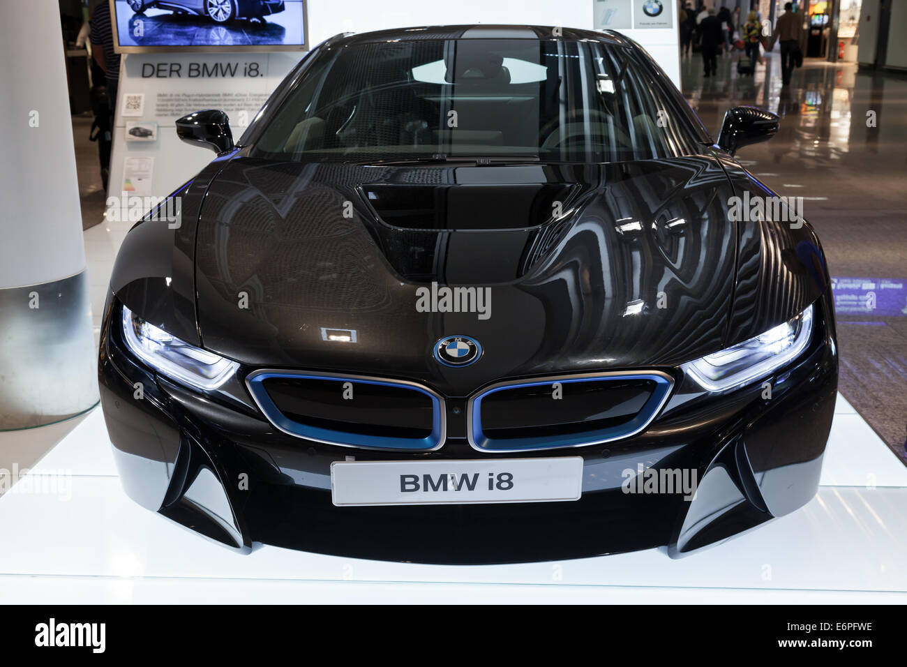 Francfort, Allemagne - le 28 août 2014 : Photo de BMW i8 série noire voiture innovation Banque D'Images