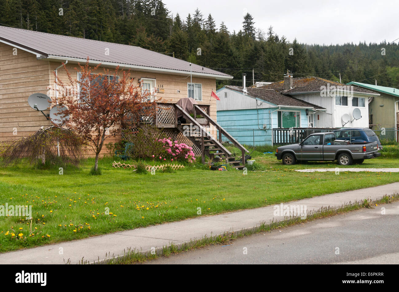 Elk203-4481 Canada, Colombie-Britannique, Haida Gwaii, Skidegate, maisons Banque D'Images