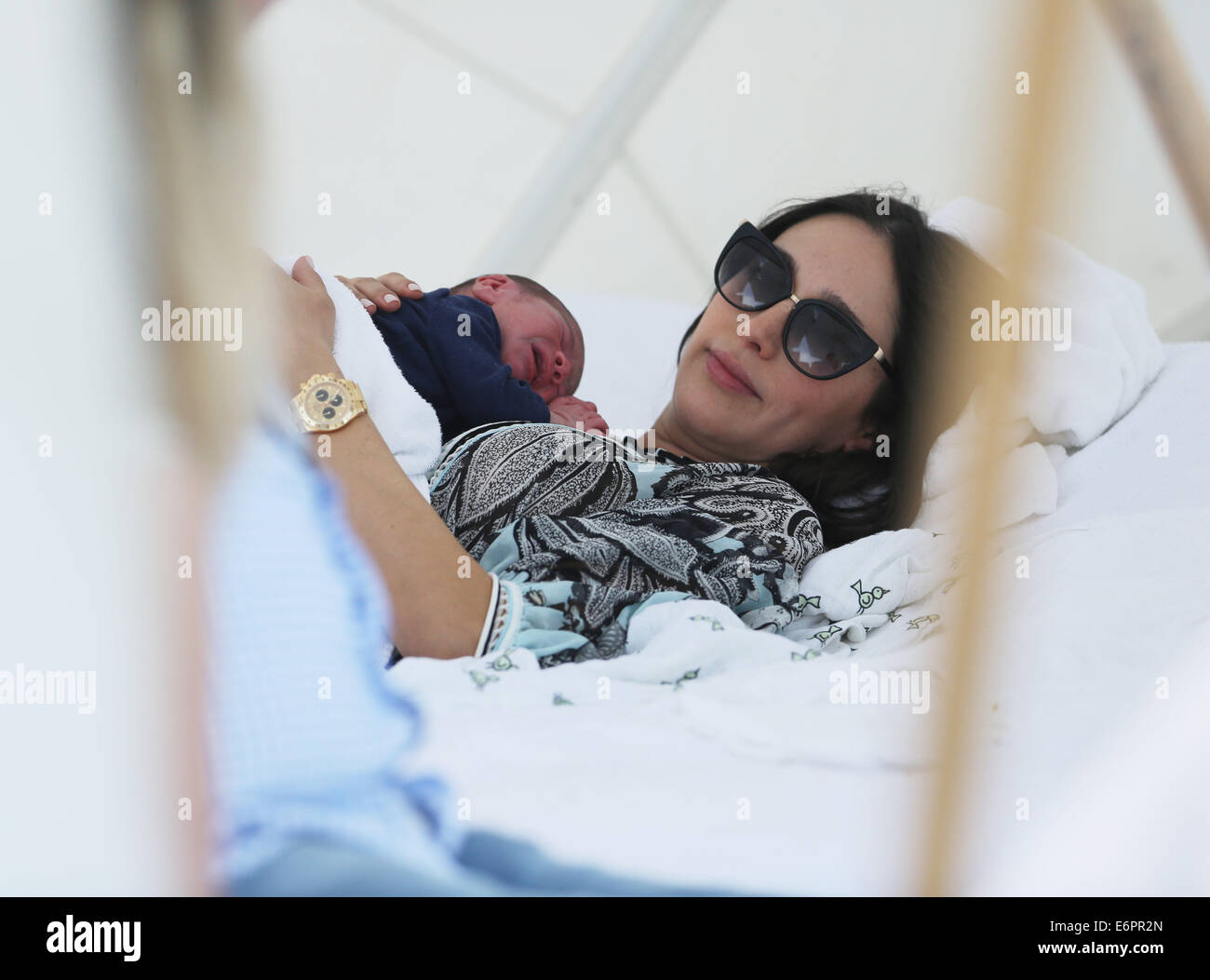 Simon Cowell et Lauren Silverman passez du bon temps à Miami Beach avec nouveau-né fils Eric Où : Miami Beach, Florida, United States Quand : 23 Mars 2014 Banque D'Images