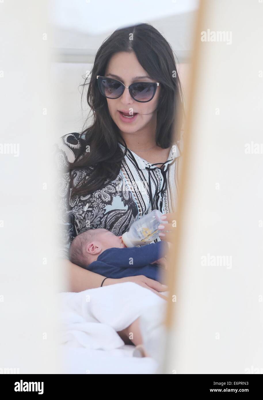 Simon Cowell et Lauren Silverman passez du bon temps à Miami Beach avec nouveau-né fils Eric Où : Miami Beach, Florida, United States Quand : 23 Mars 2014 Banque D'Images