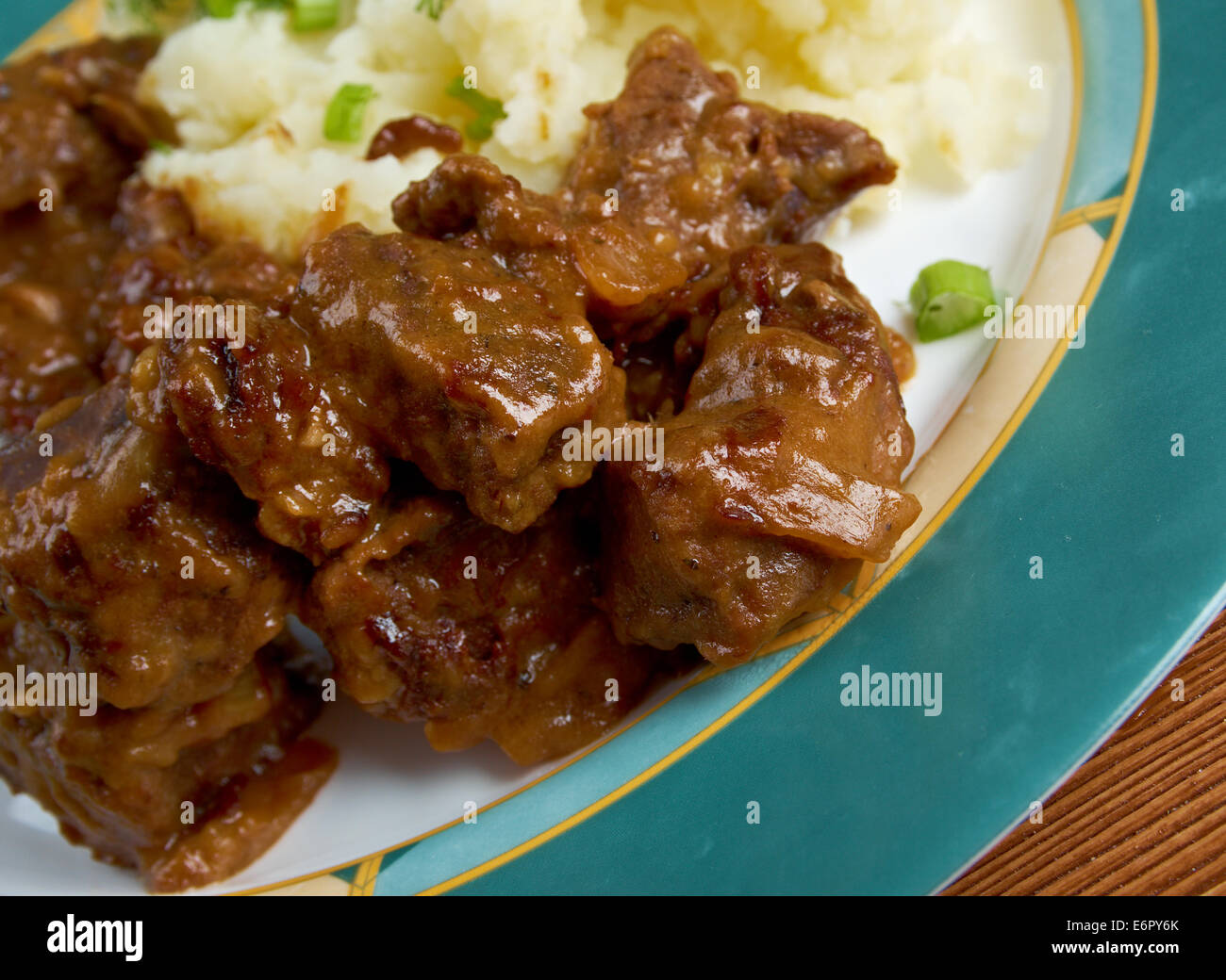 Carbonnade de boeuf a la Flamande avec une purée de pommes de terre