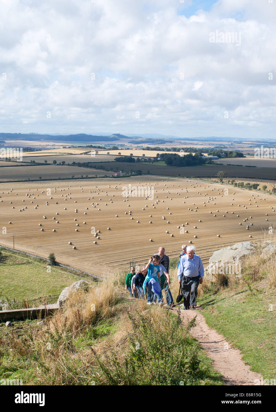 Groupe de marcheurs randonnées Berwick Law, North Berwick, East Lothian, Ecosse, Europe Banque D'Images