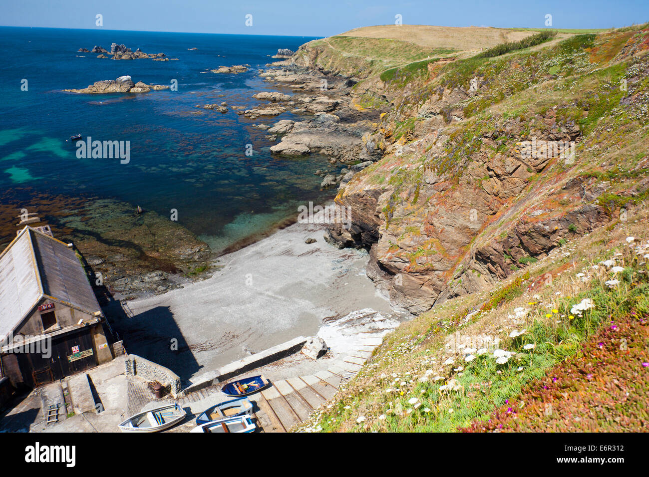 La station de sauvetage de lézard désaffectées dans Polpeor Point Cove de la côte sud-ouest de l'Angleterre Cornwall Sentier UK Banque D'Images