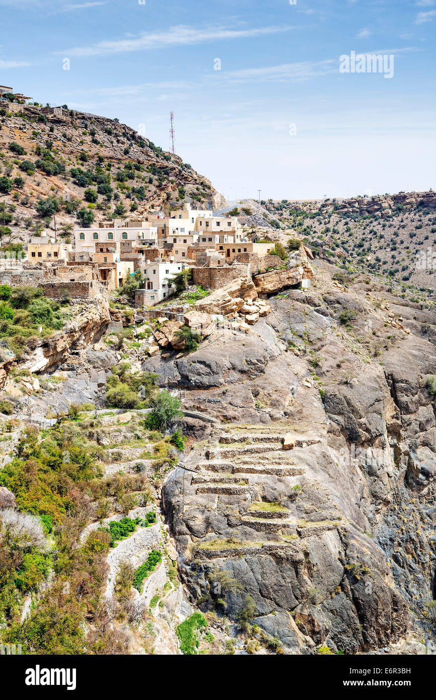 Image du village et les montagnes sur Plateau Saiq en Oman Banque D'Images