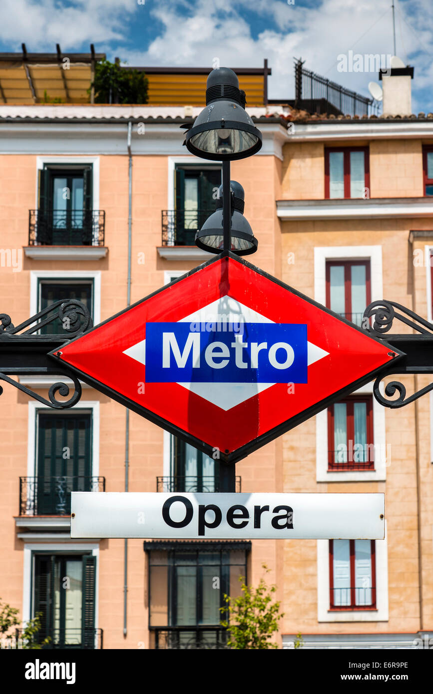 Métro typique signe en station Opéra, Madrid, Comunidad de Madrid, Espagne Banque D'Images