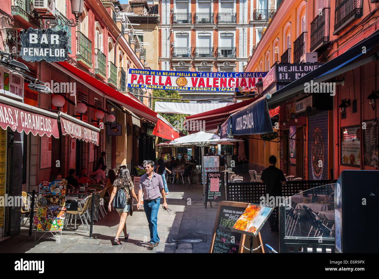 Restaurants et bars en plein air en Passaje de Matheu, Madrid, Comunidad de Madrid, Espagne Banque D'Images