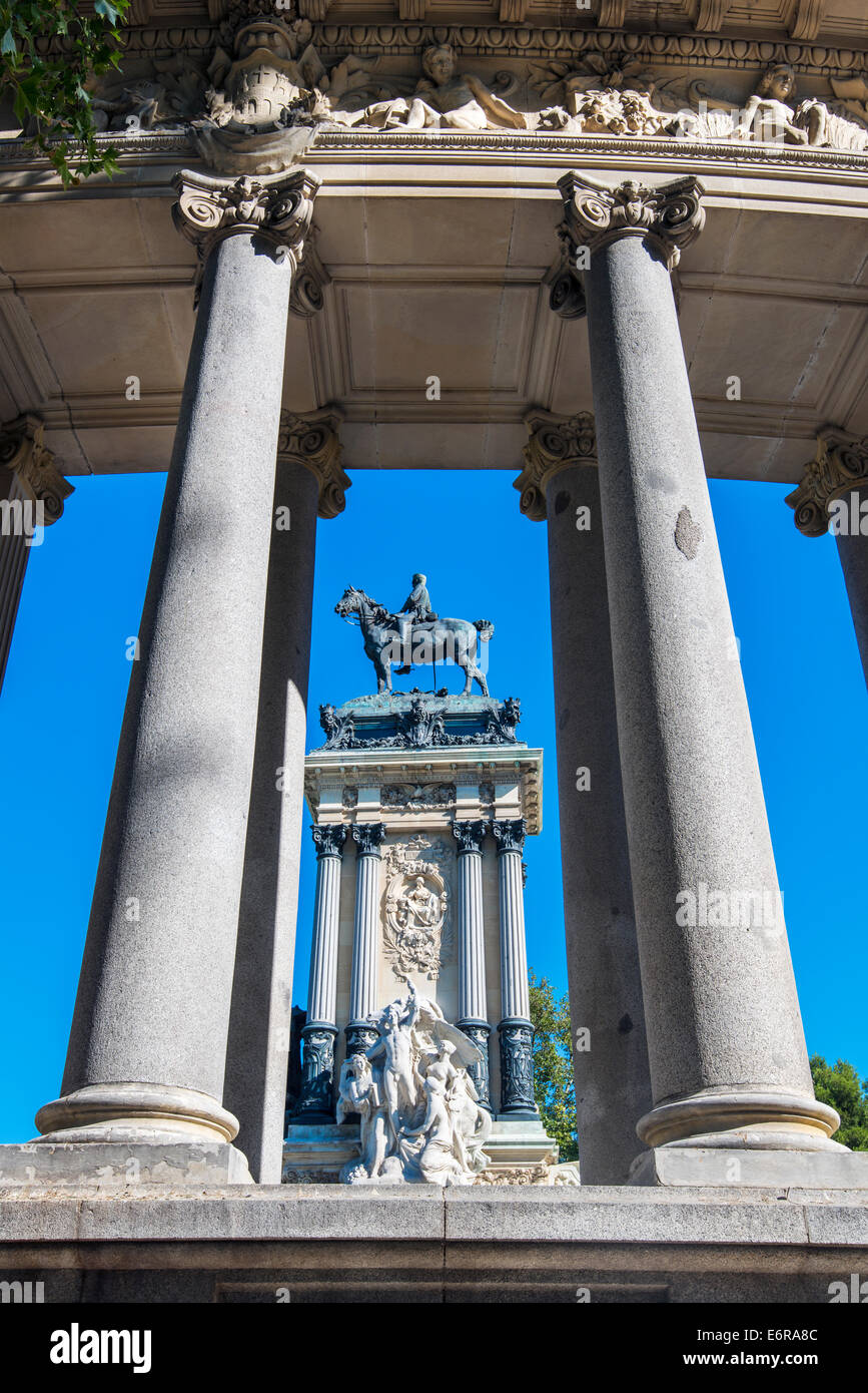 Monument à Alfonso XII, parc del Buen Retiro, Madrid, Comunidad de Madrid, Espagne Banque D'Images