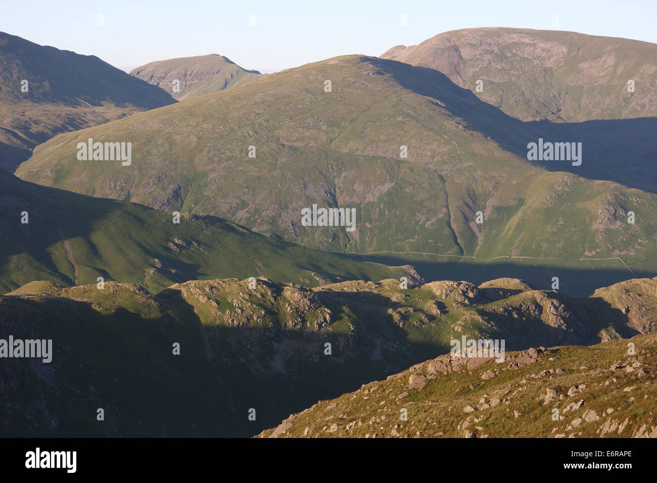 Lumière du soir sur le mont Sandal, Fairfield, le Crag du dimanche et la gamme Helvellyn dans le parc national du district du lac et le site classé au patrimoine mondial de l'UNESCO Banque D'Images