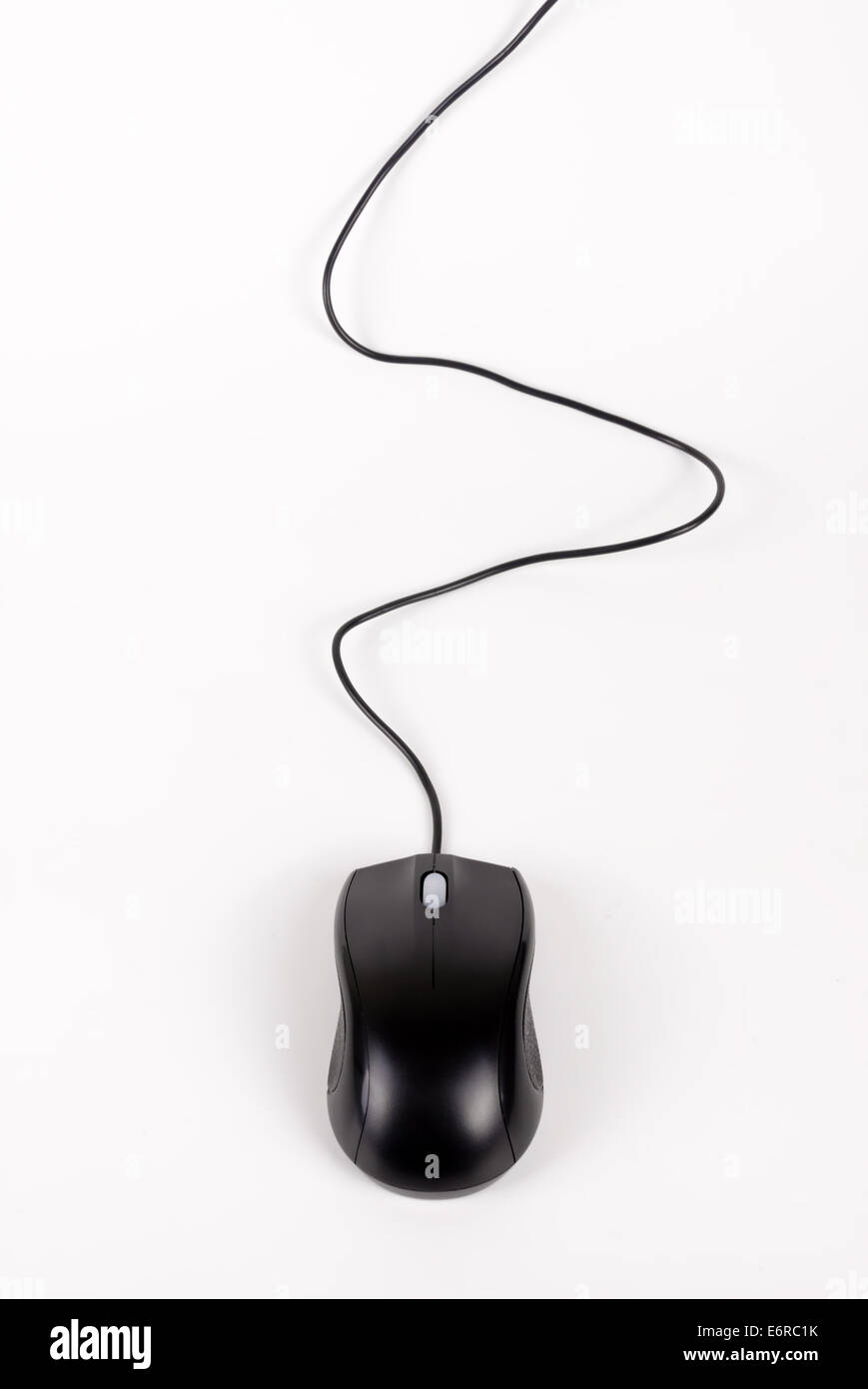 Souris d'ordinateur câblé noir isolated on white Banque D'Images