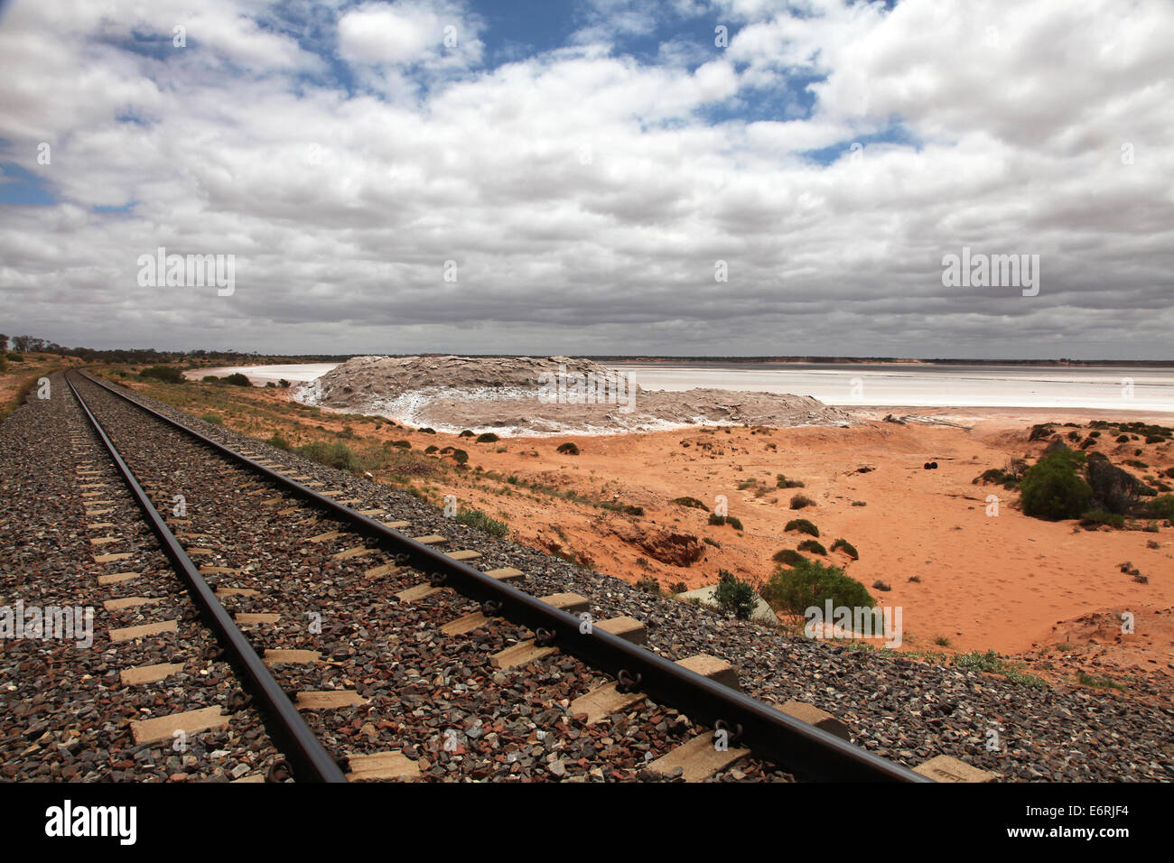 Les voies de chemin de fer près de Lake Hart, l'Australie du Sud Banque D'Images