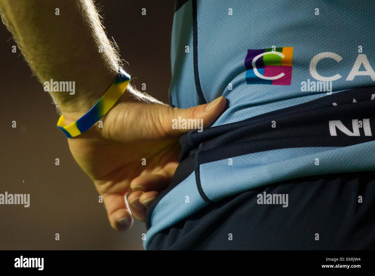 Leicester, Royaume-Uni. 29 août, 2014. Leicester Tigers contre les Cardiff Blues. Détail montrant un bracelet fabriqué par Cardiff Blues pour appuyer Owen Williams, en ce moment se remettent d'une grave blessure au cou. Credit : Action Plus Sport/Alamy Live News Banque D'Images