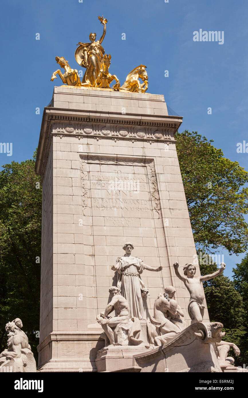 Monument du Maine, à l'extérieur de la porte des marchands, Central Park, Manhattan, New York City, New York, USA Banque D'Images