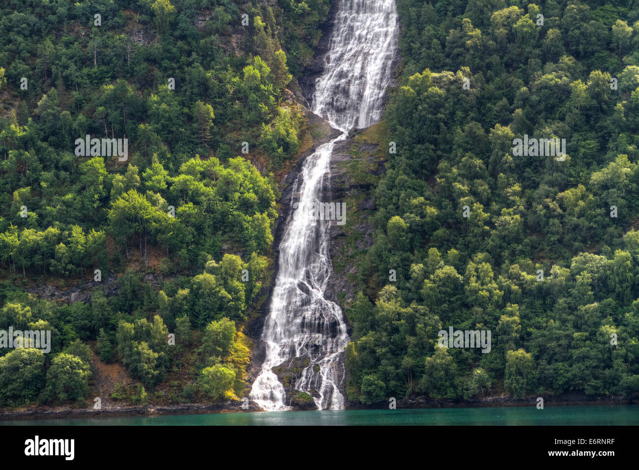 Du nord des Cascades fjords norvégiens. Banque D'Images
