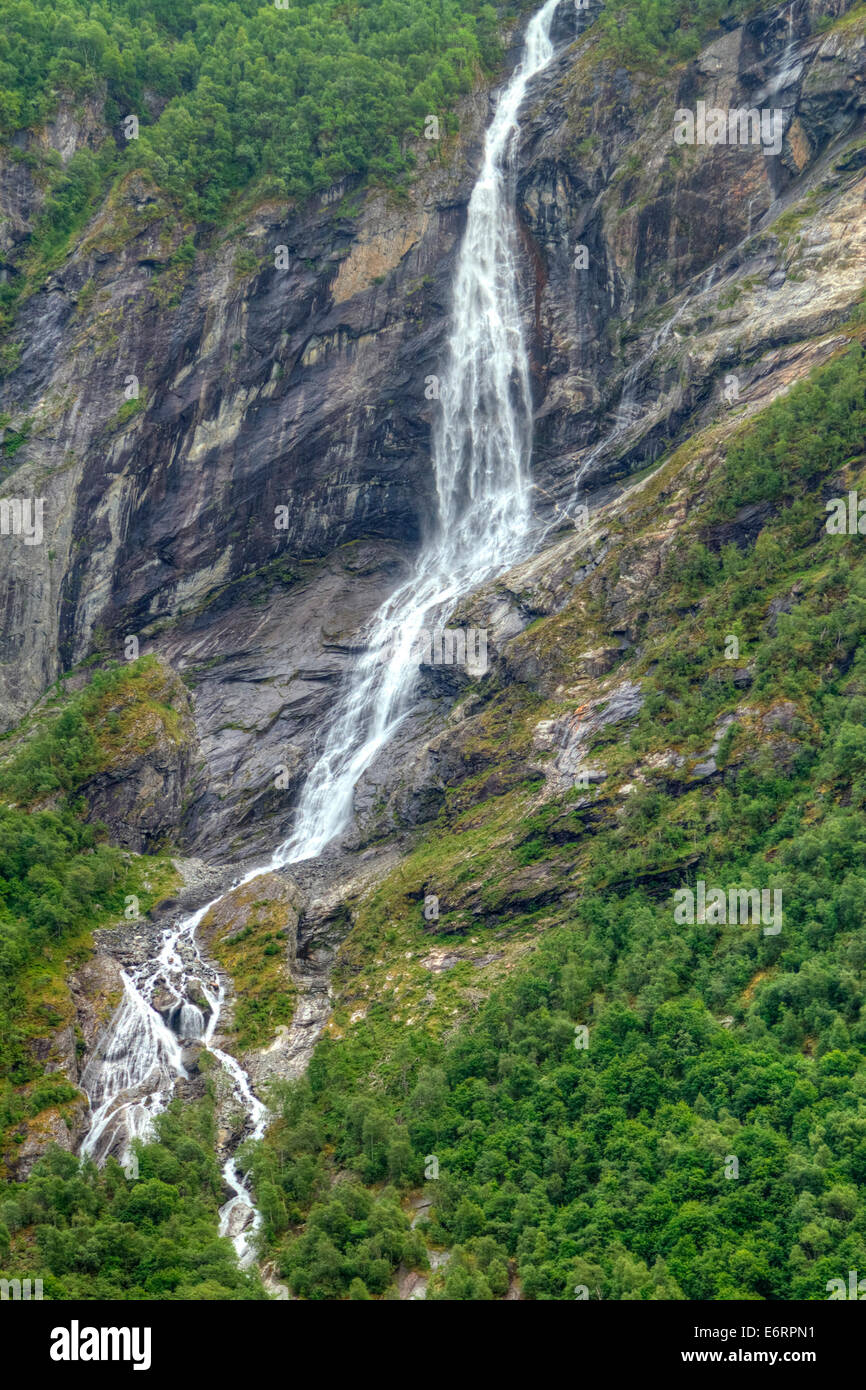 Du nord des Cascades fjords norvégiens. Banque D'Images