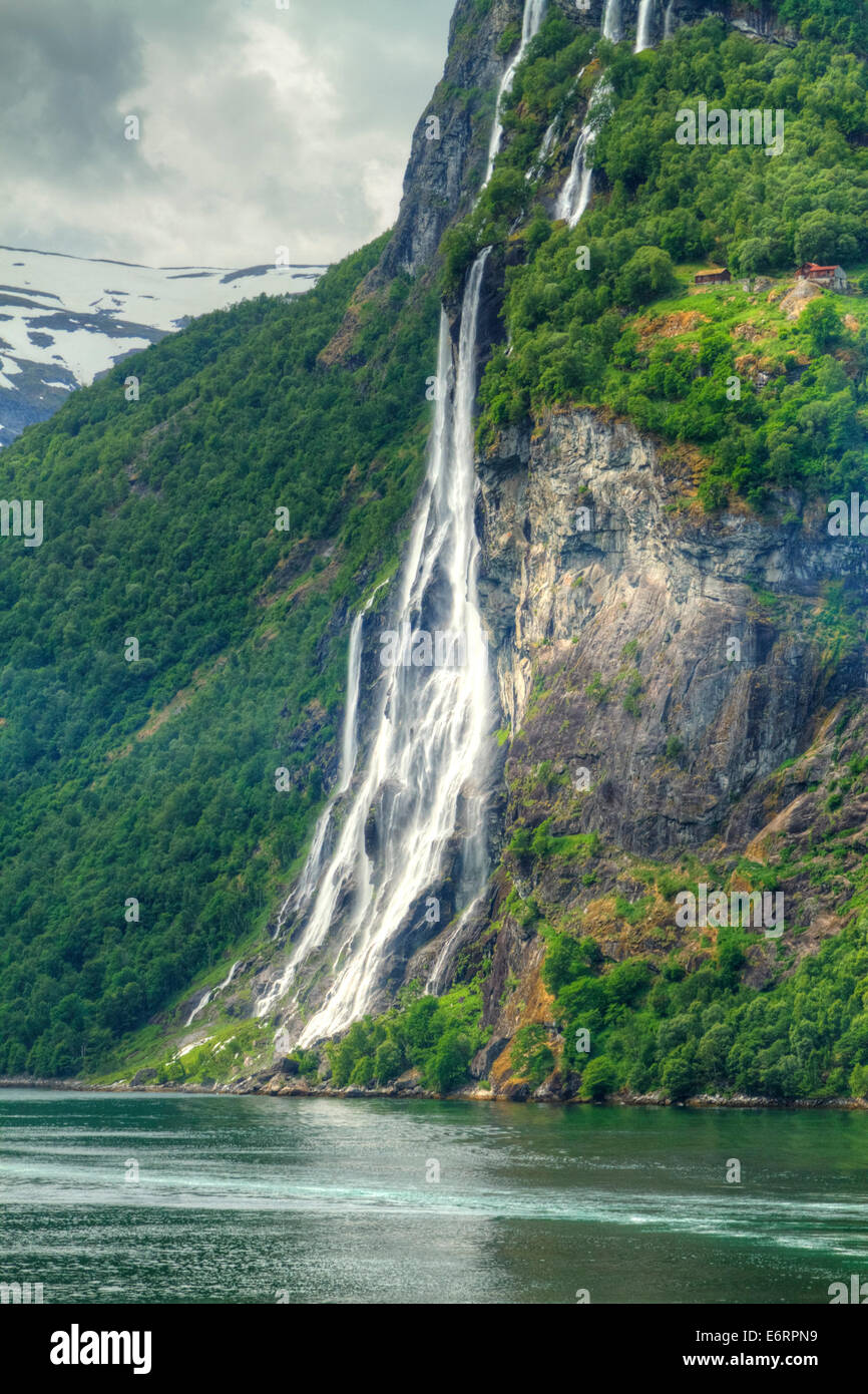 Du nord des Cascades fjords norvégiens. Banque D'Images