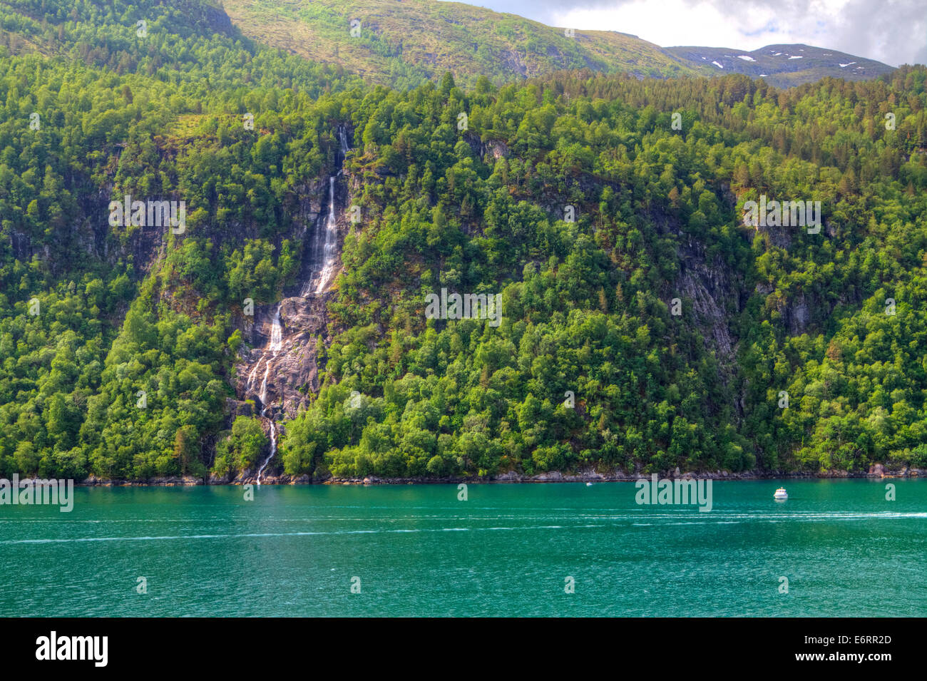 Du nord des Cascades fjords norvégiens. Banque D'Images
