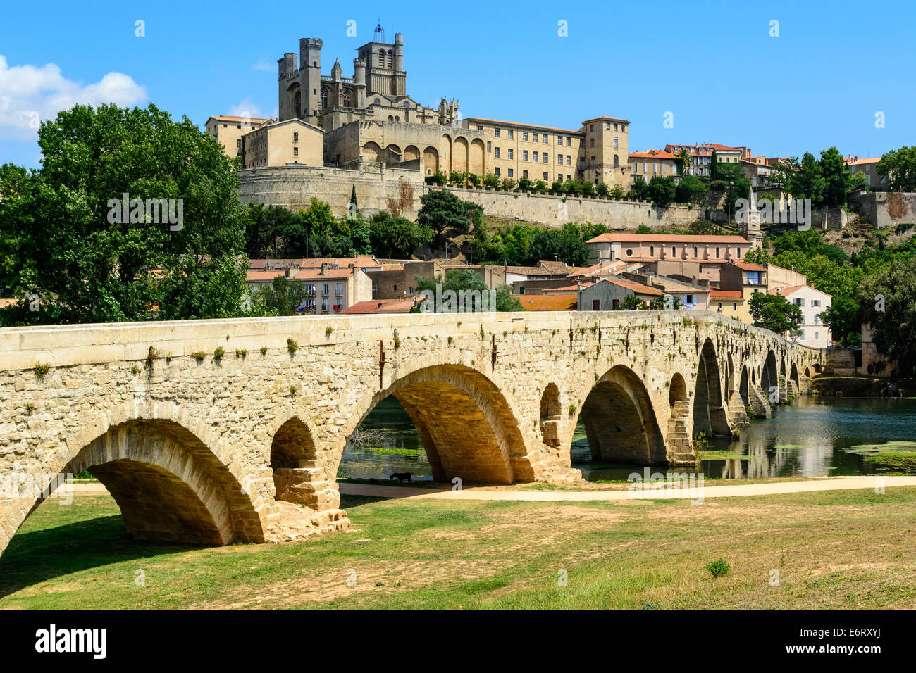 Béziers cathédrale Saint-Nazaire et Pont Vieux languedoc roussillon Hérault France Banque D'Images