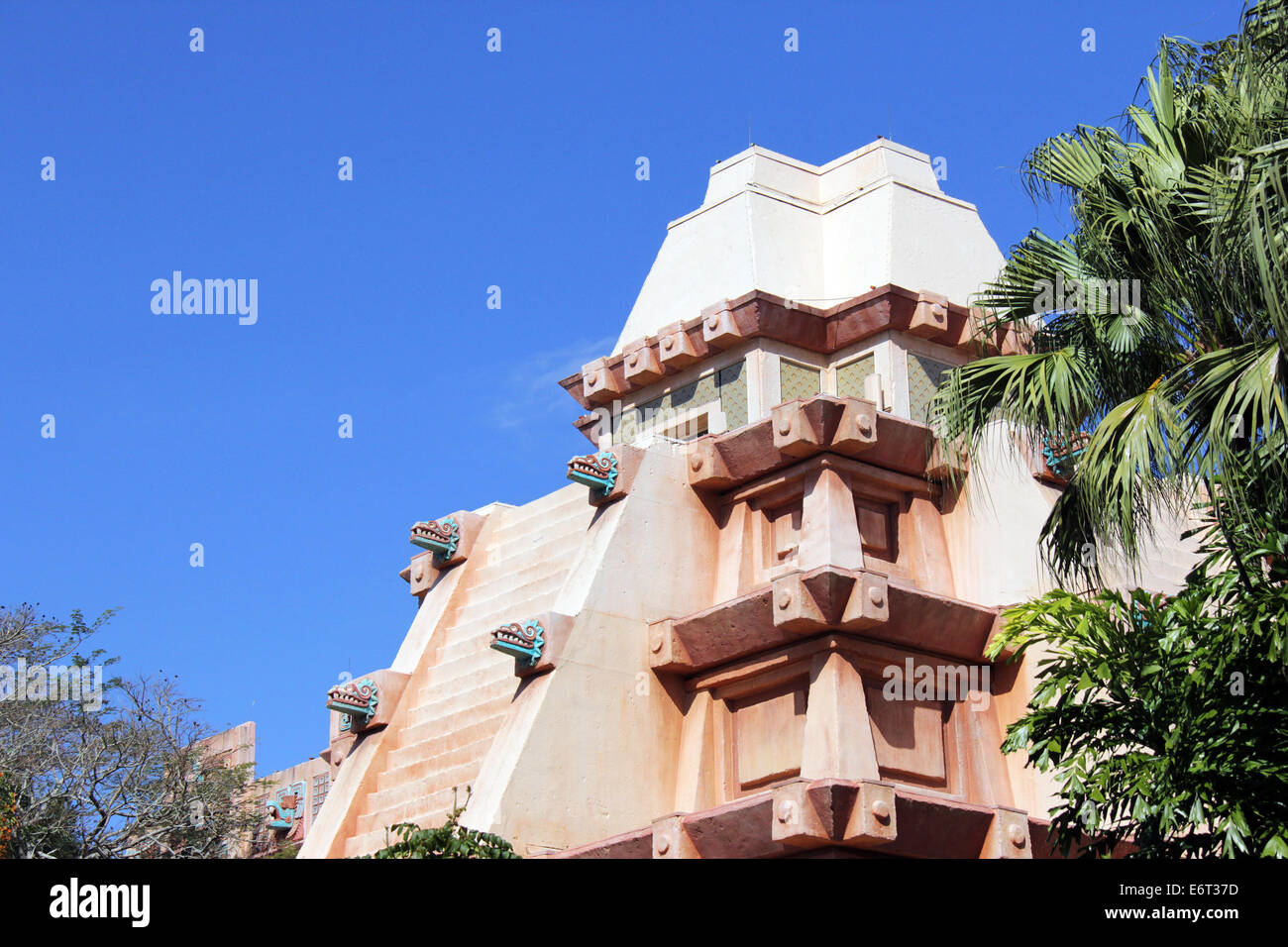 Pyramide aztèque au pavillon mexicain d'Epcot Center, Walt Disney World Showcase. Banque D'Images