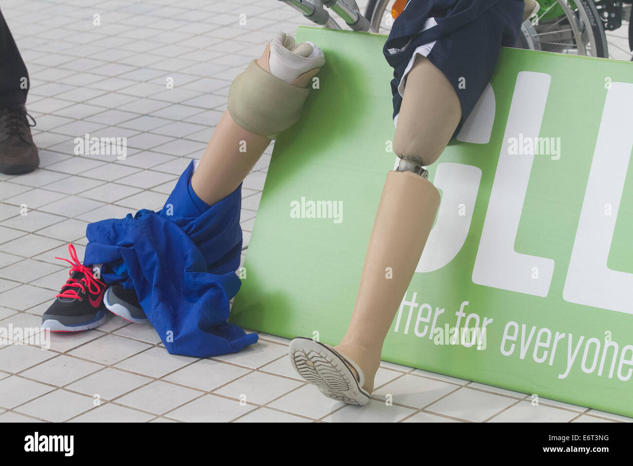 Stratford London,UK. 30 août 2014. Une prothèse de jambe en y compris les athlètes paralympiques médaillés GO concurrence au Centre aquatique emblématique du parc olympique à Stratford pour concourir pour la première fois depuis les Jeux Paralympiques de Londres 2012. Credit : amer ghazzal/Alamy Live News Banque D'Images