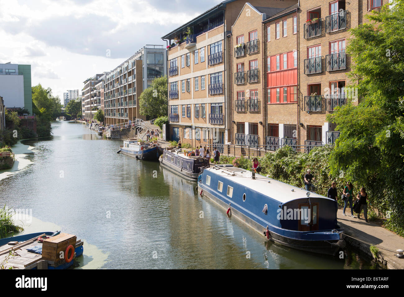 Narrowboats sur le Regent's Canal près de Camden - partie du Grand Union Canal, Londres, Angleterre Banque D'Images