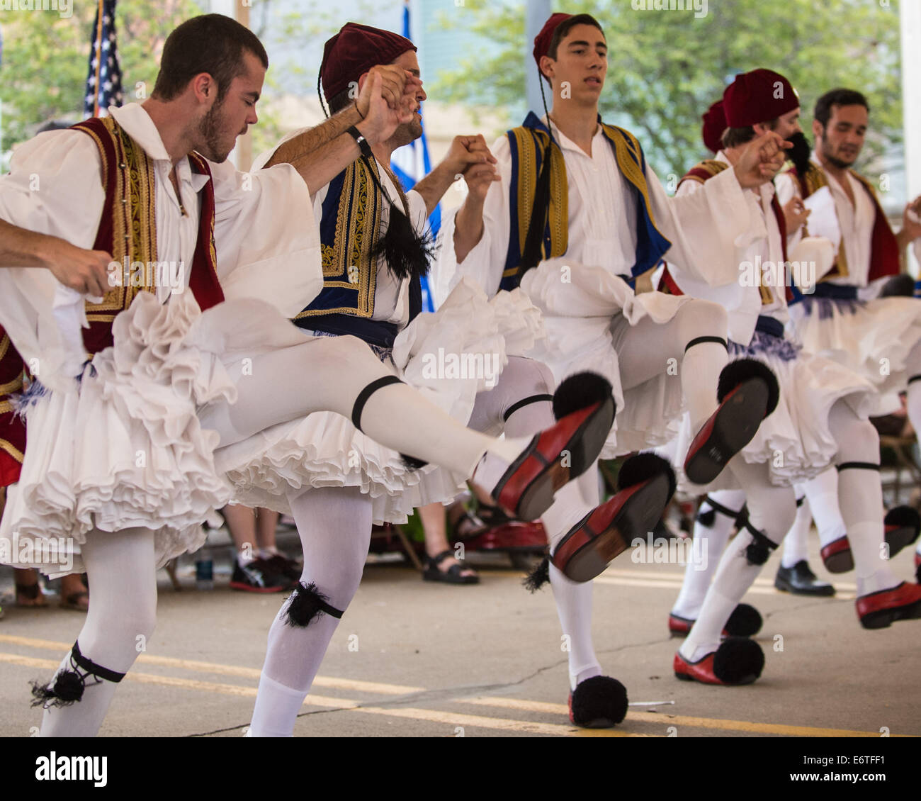 L'Ohio, États-Unis. 30e Août, 2014. Les spectacles de danse traditionnelle grecque au cours de la 2014 Columbus Festival Grec. Credit : Brent Clark/Alamy Live News Banque D'Images