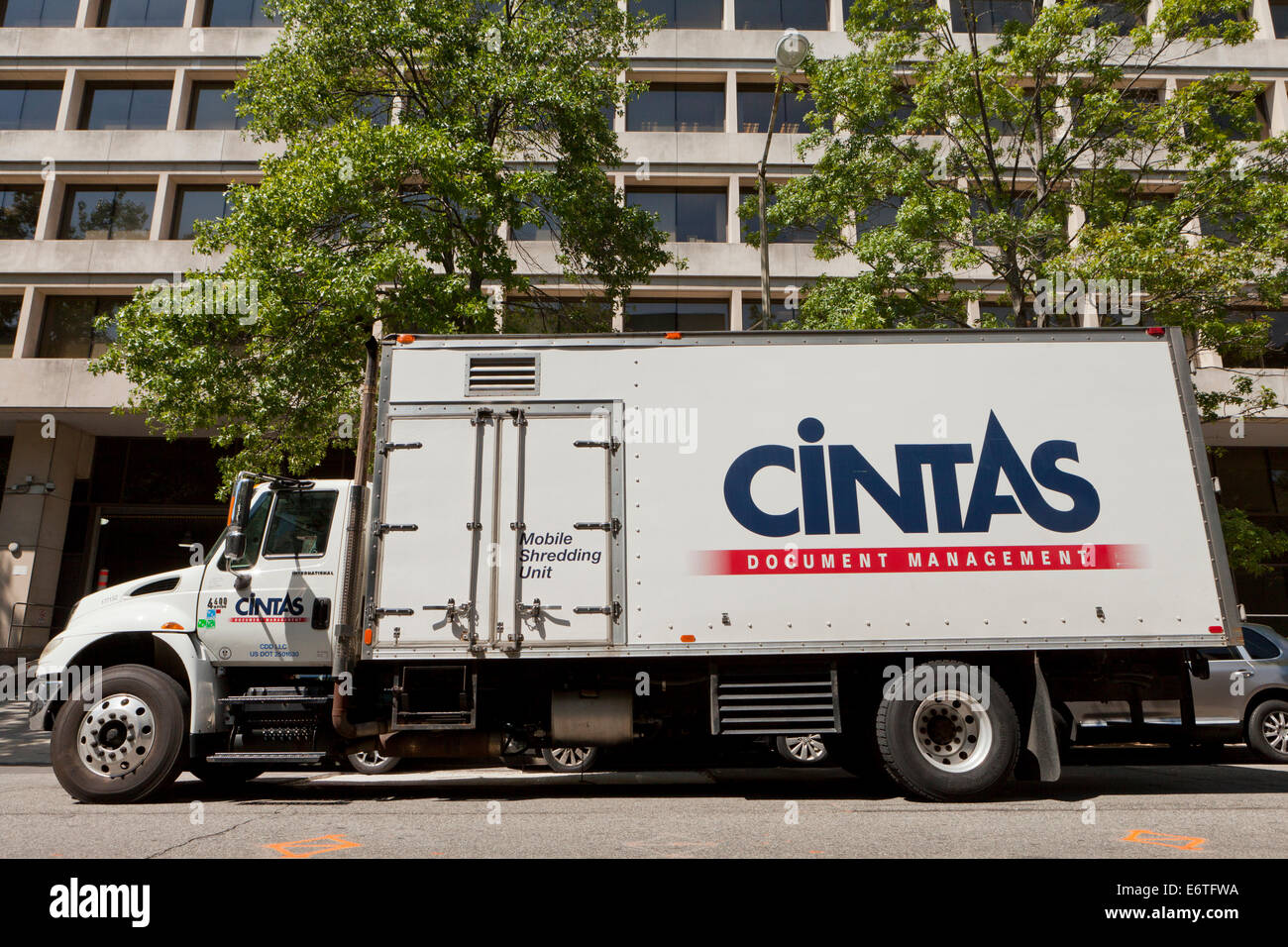 Cintas uniform service truck Banque de photographies et d’images à
