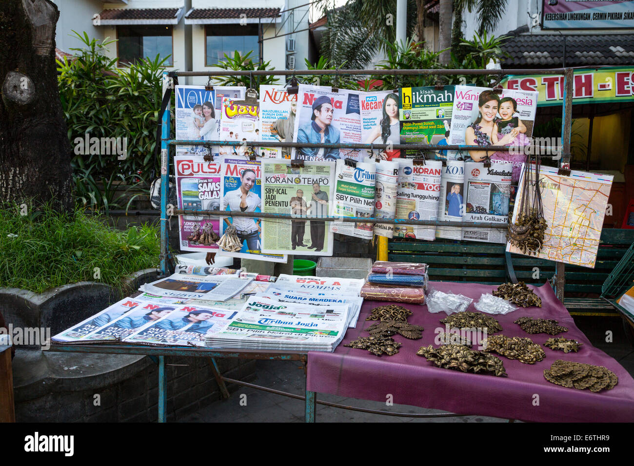 Yogyakarta, Java, Indonésie. Trottoir Kiosque, Malioboro street. Banque D'Images