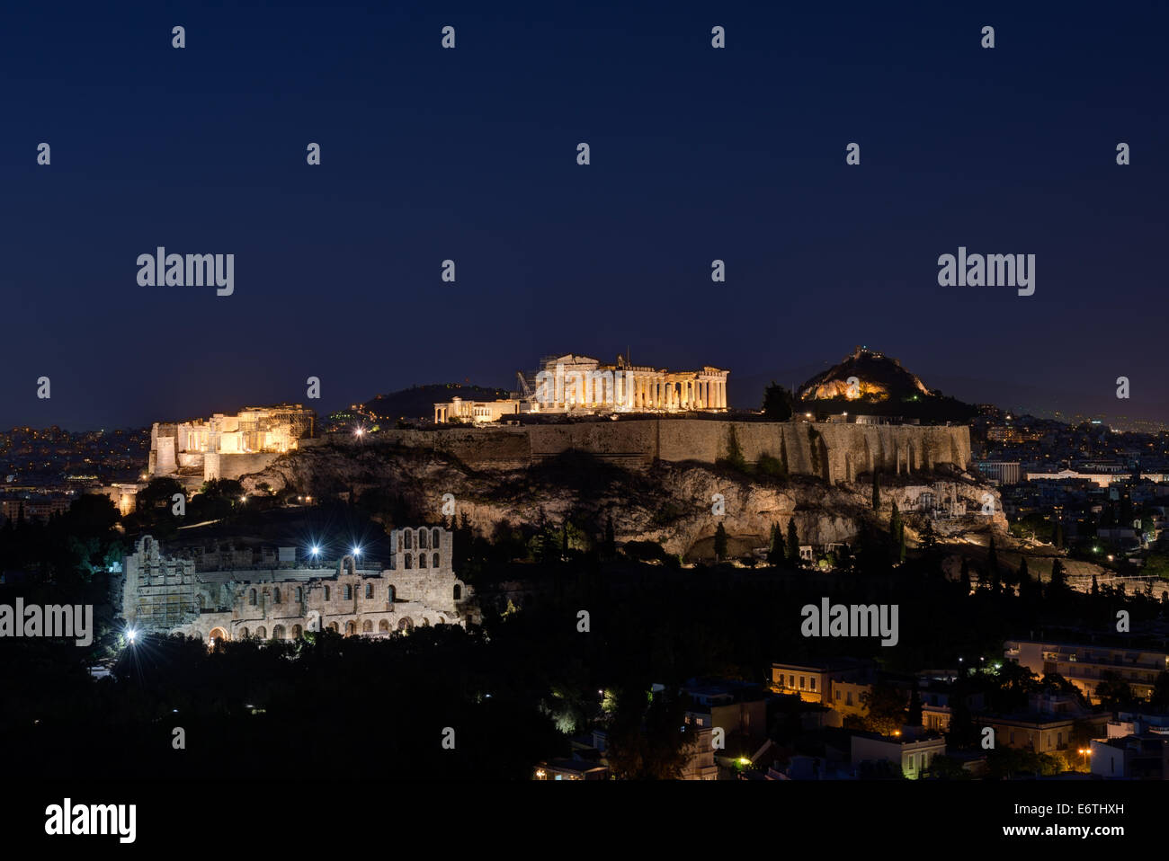 L'Acropole, le Parthénon et théâtre Herodium de nuit Banque D'Images
