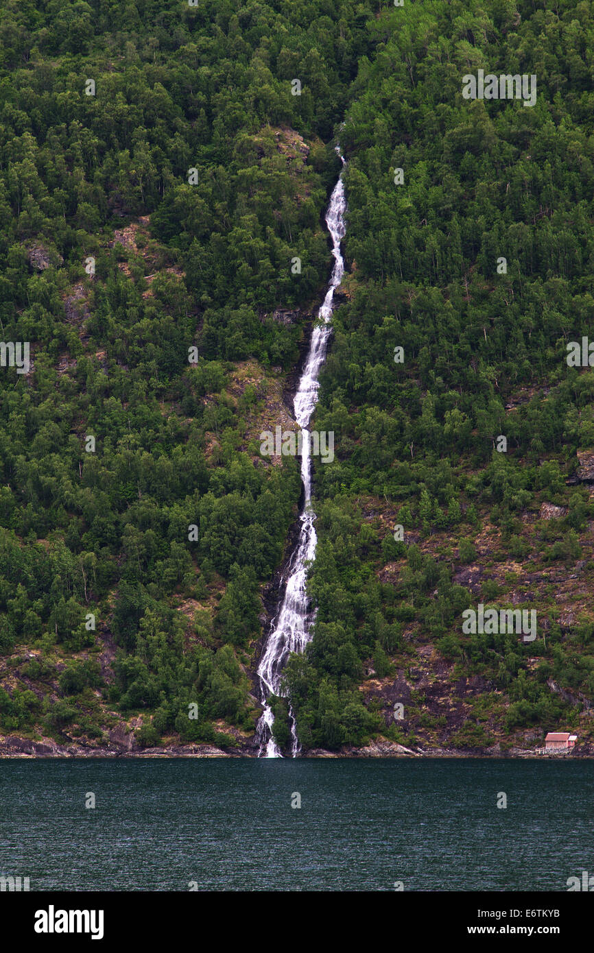 Du nord des Cascades fjords norvégiens. Banque D'Images
