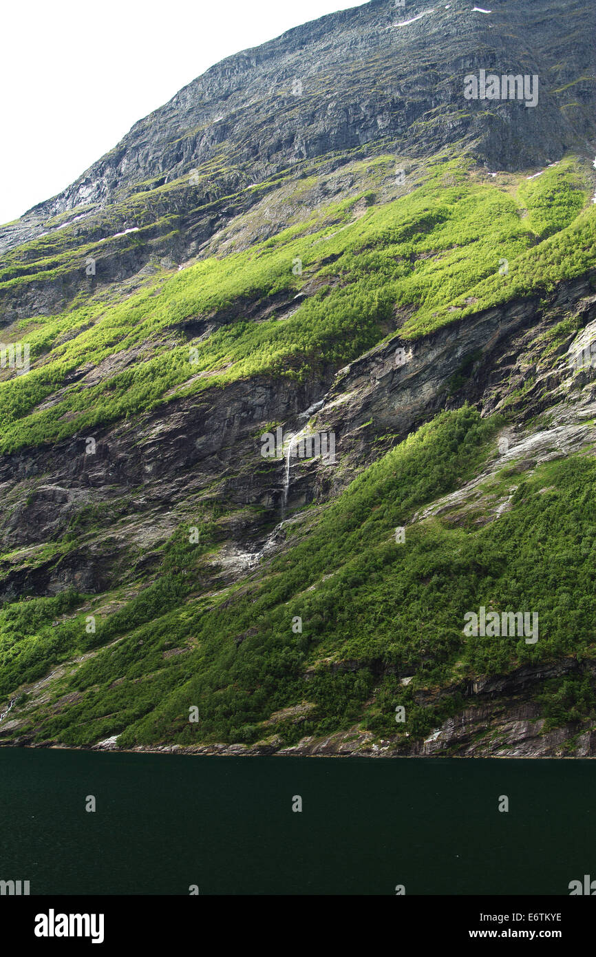Du nord des Cascades fjords norvégiens. Banque D'Images