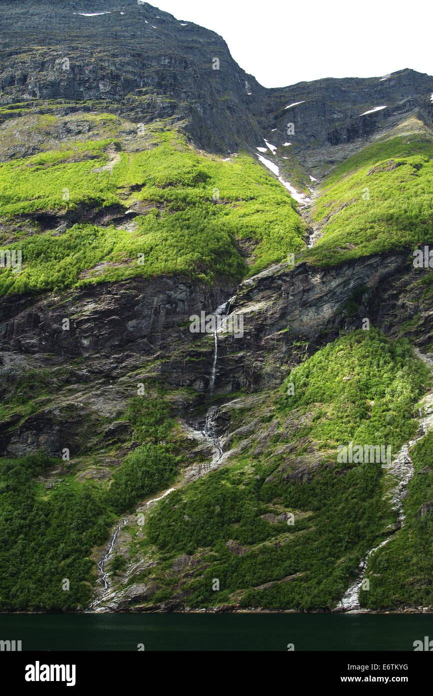 Du nord des Cascades fjords norvégiens. Banque D'Images