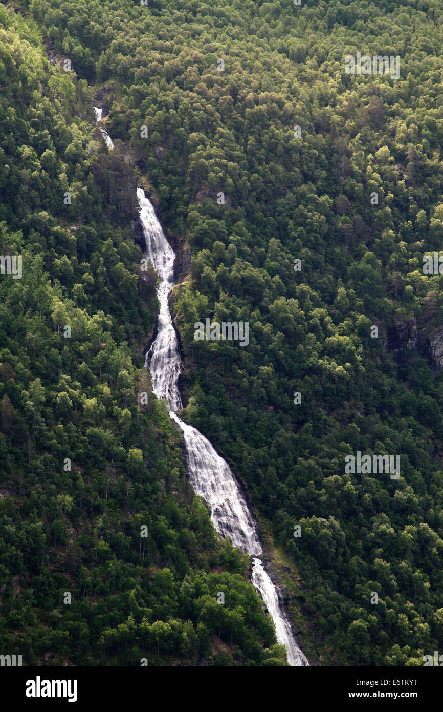 Du nord des Cascades fjords norvégiens. Banque D'Images