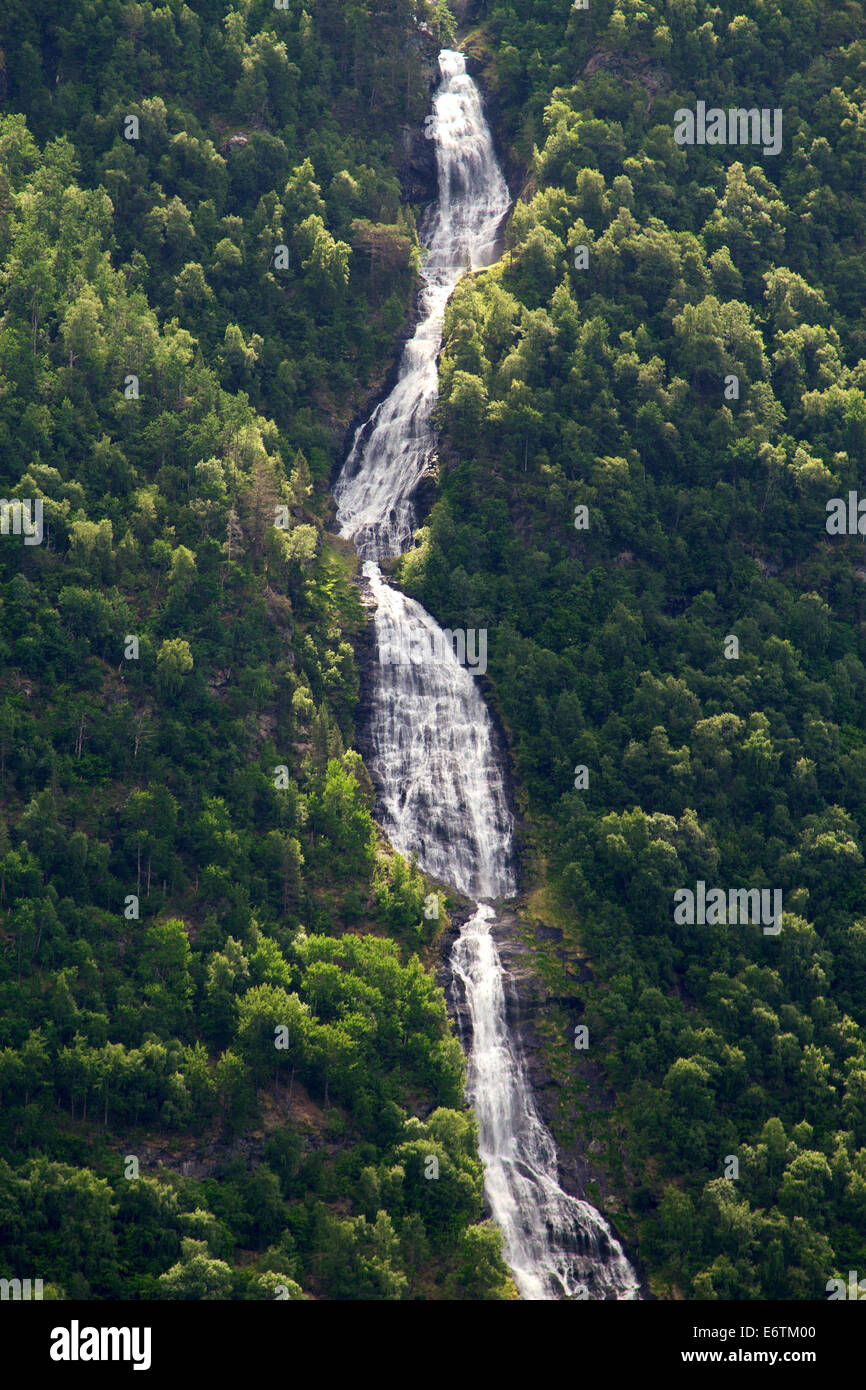 Du nord des Cascades fjords norvégiens. Banque D'Images
