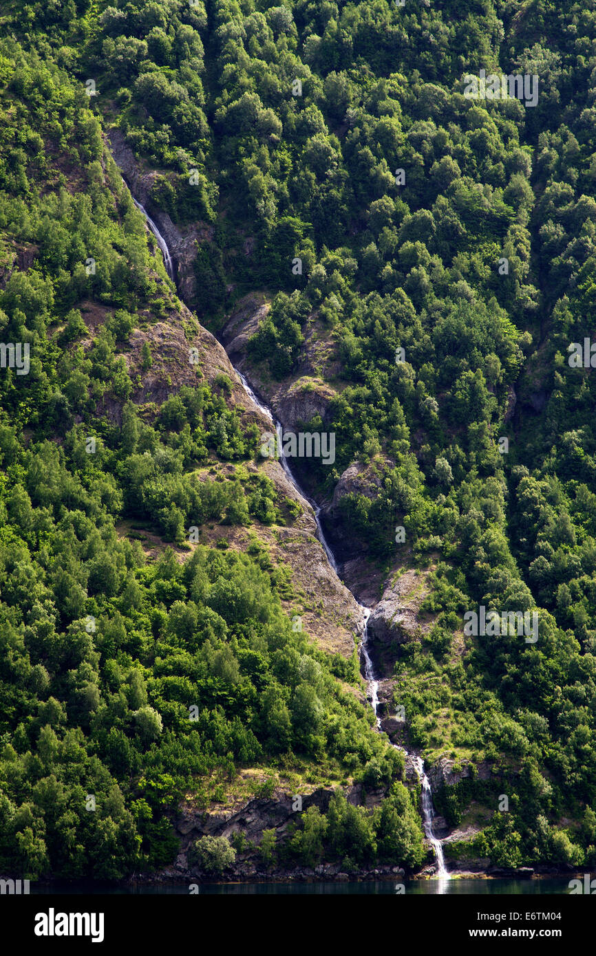 Du nord des Cascades fjords norvégiens. Banque D'Images