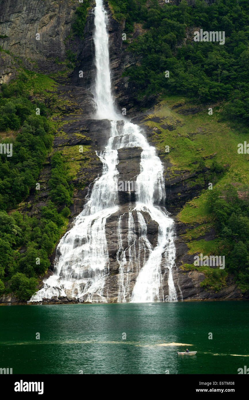 Du nord des Cascades fjords norvégiens. Banque D'Images