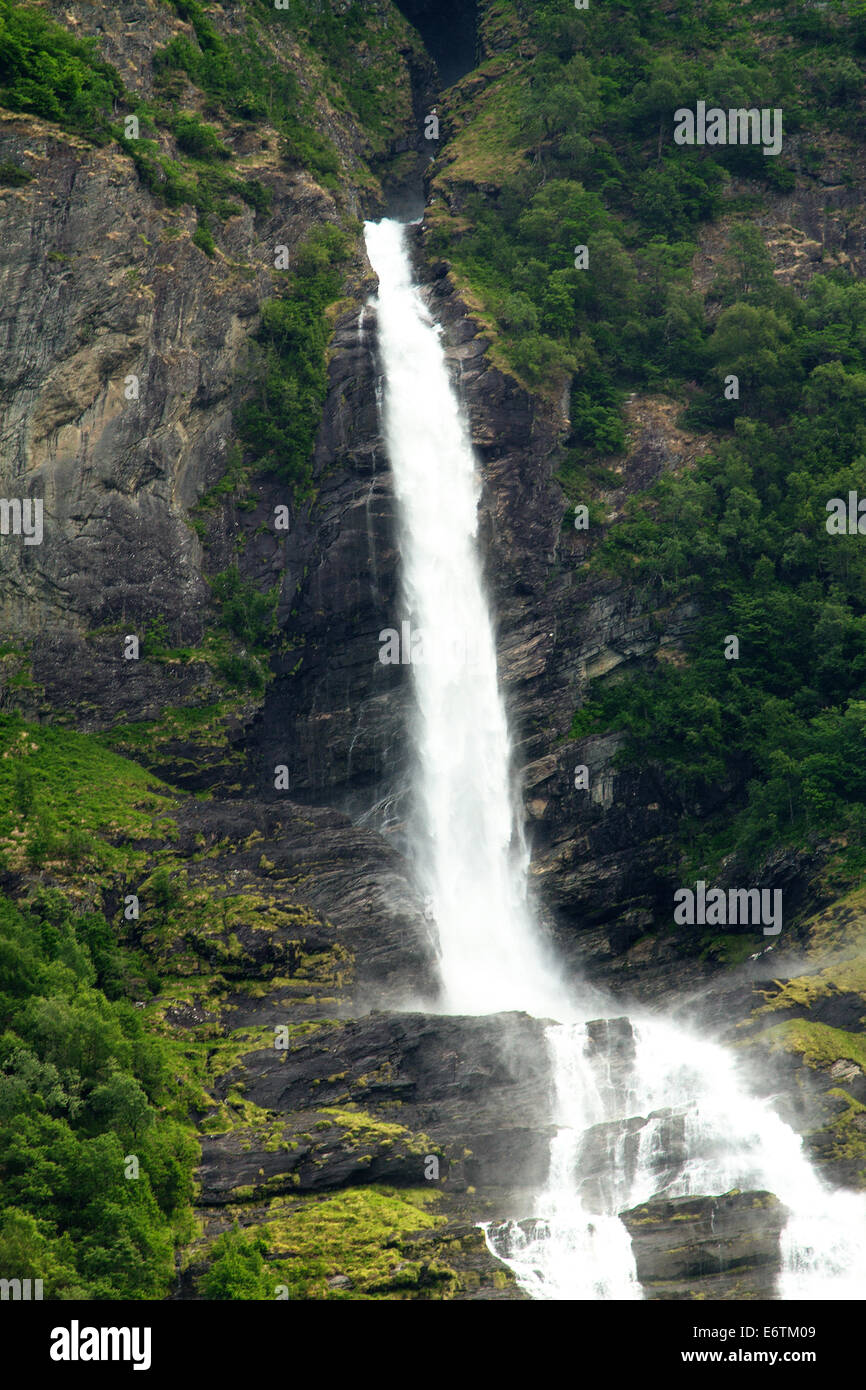 Du nord des Cascades fjords norvégiens. Banque D'Images