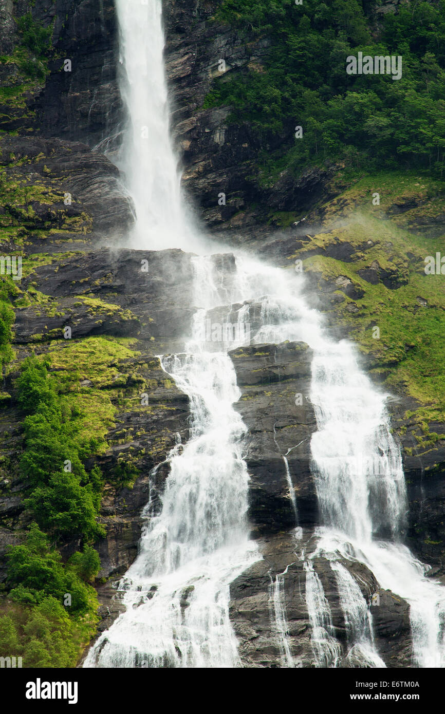 Du nord des Cascades fjords norvégiens. Banque D'Images