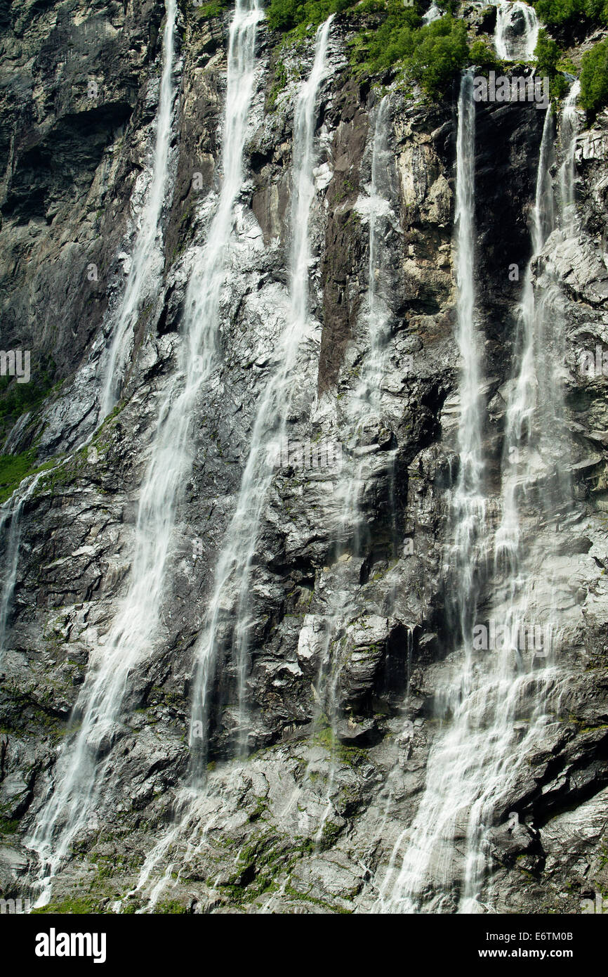 Du nord des Cascades fjords norvégiens. Banque D'Images