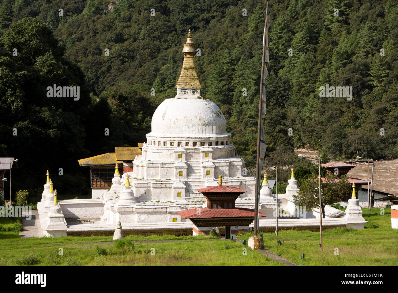 L'est du Bhoutan, Trashi Yangtse, Chorten Kora, inspirée de Bodhnath stupa au Népal Banque D'Images