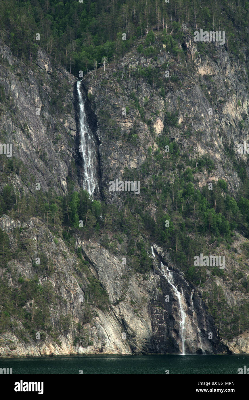 Du nord des Cascades fjords norvégiens. Banque D'Images